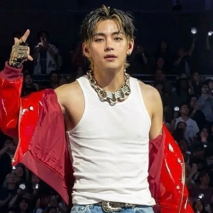 Foto aktivitas terbaru V (BTS)