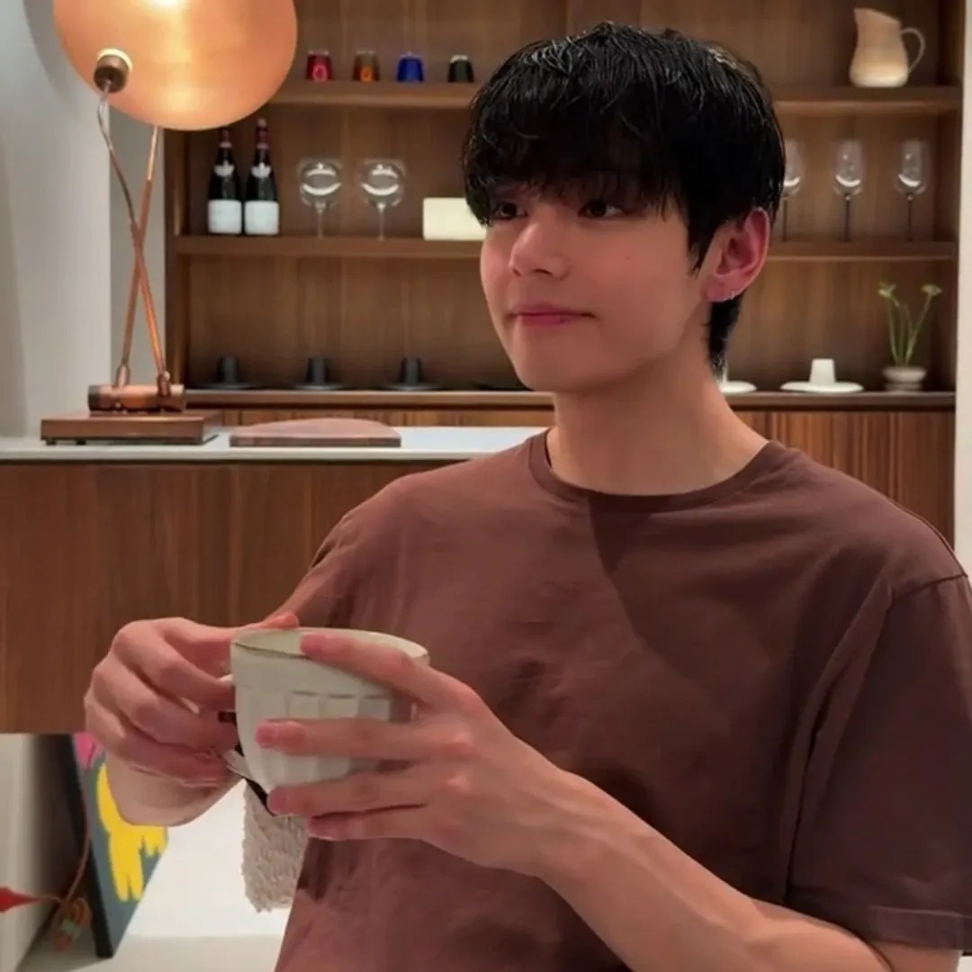 Latest photo of V (BTS)