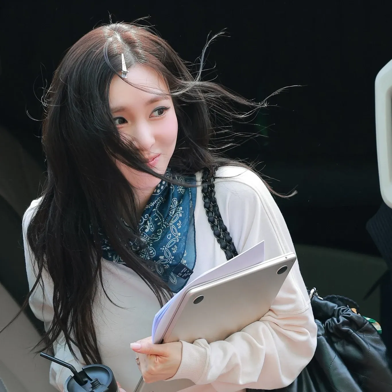 Behind-the-scenes cut of Tiffany Young (Girls' Generation)