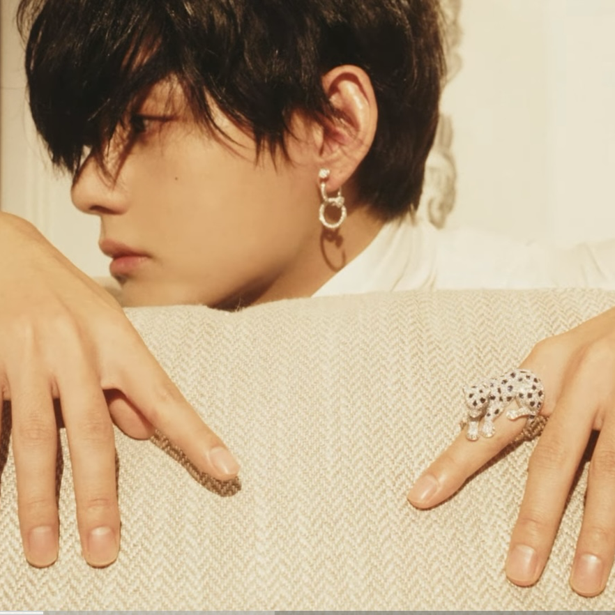 Foto aktivitas terbaru V (BTS)