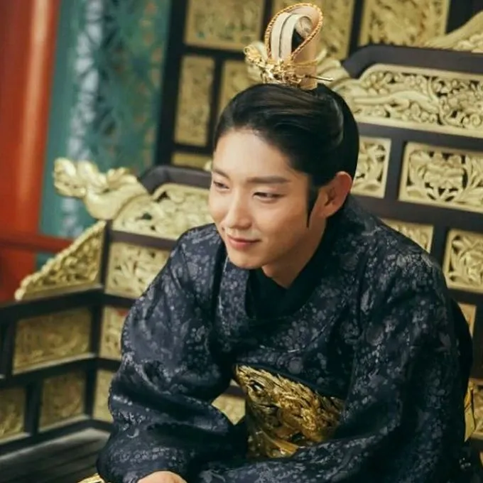 弘中 (ATEEZ)的最新活動照片