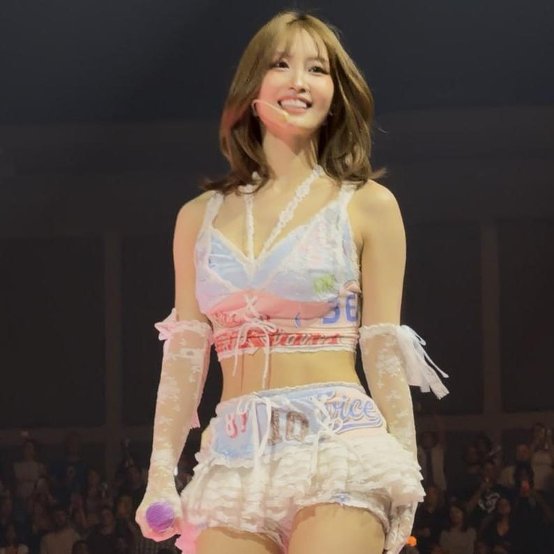 Momo (TWICE)的幕后花絮