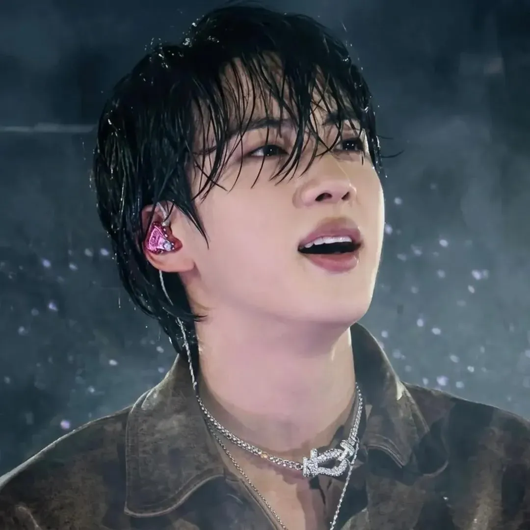 진 (방탄소년단)의 최신 사진