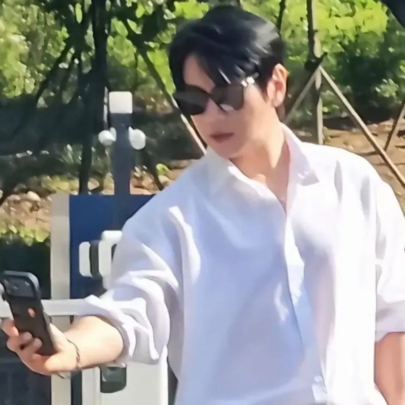 Foto aktivitas terbaru Hwang Chiyeol