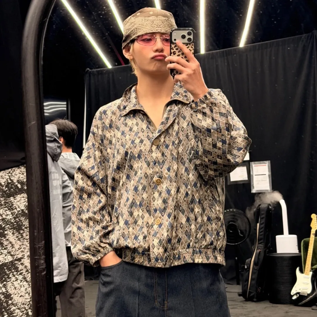 Behind-the-scenes cut of V (BTS)