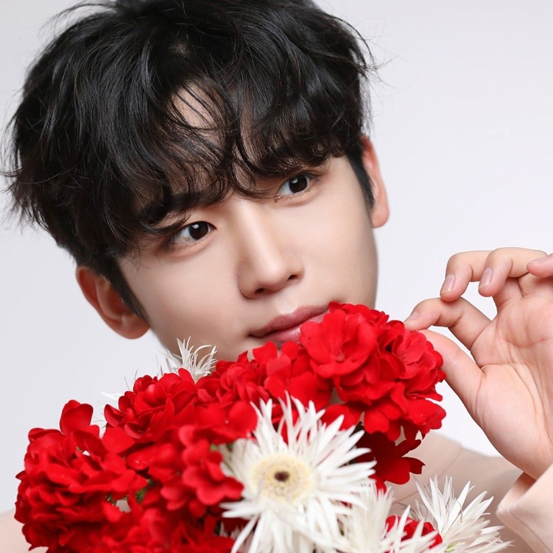 Recent activity shot of Kim Yohan (WEi)