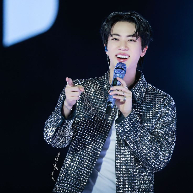 진 (방탄소년단) 최근 활동샷