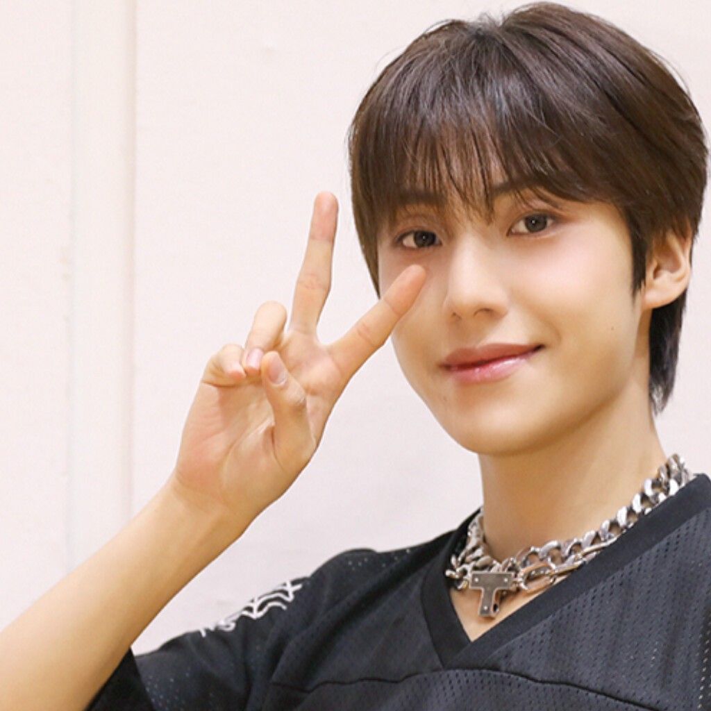 Latest photo of Lee Eunsang (YOUNITE)