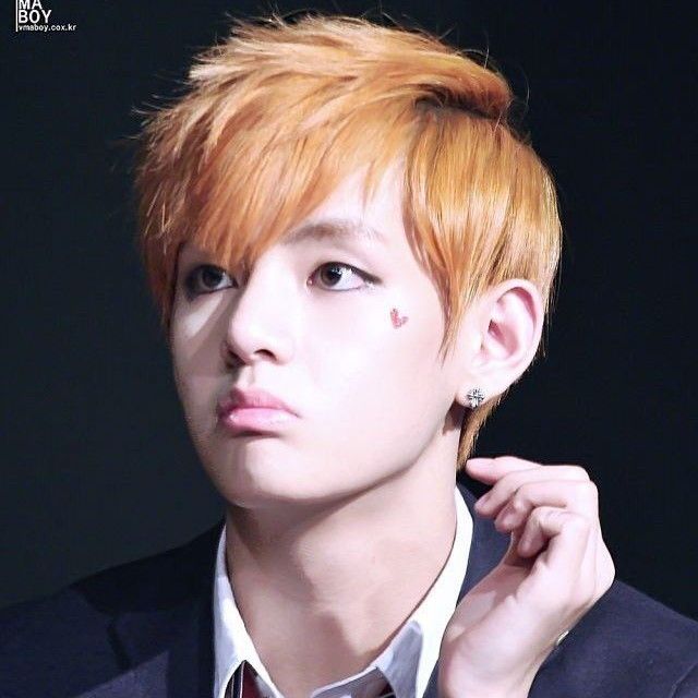 뷔 (방탄소년단)의 최신 사진