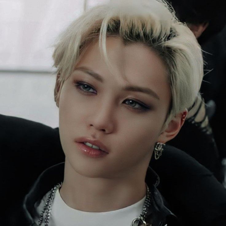 Latest photo of Felix (Stray Kids)