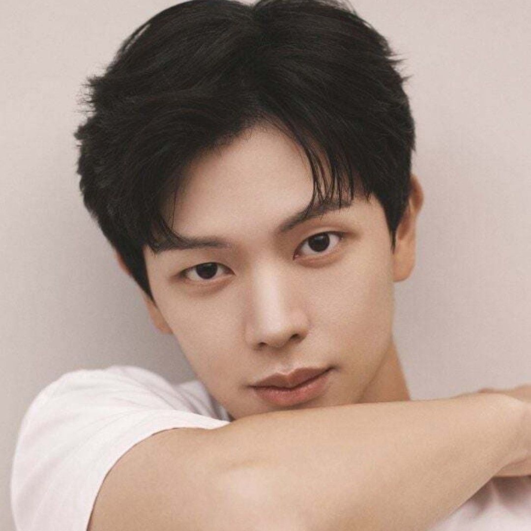 Recent activity shot of Yook Sungjae (BTOB)