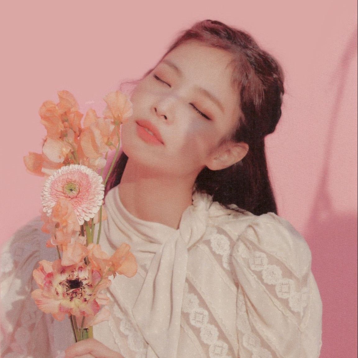 Recent activity shot of Jennie (BLACKPINK)