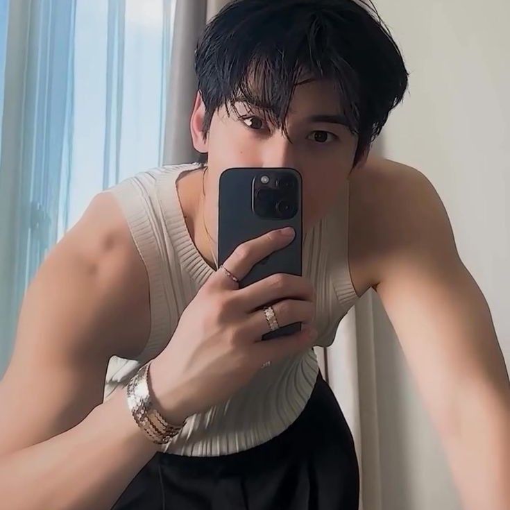 Latest photo of Eunwoo (ASTRO)