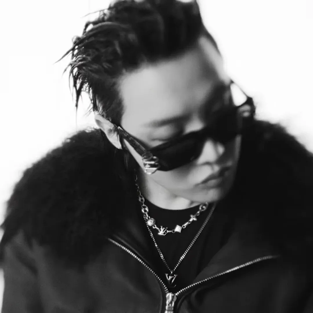 Foto aktivitas terbaru j-hope (BTS)