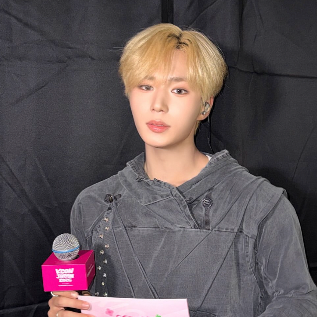 Behind-the-scenes cut of Kim Junseo (ALPHA DRIVE ONE)