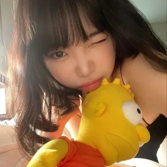 Latest photo of Kim Chaewon (LE SSERAFIM)