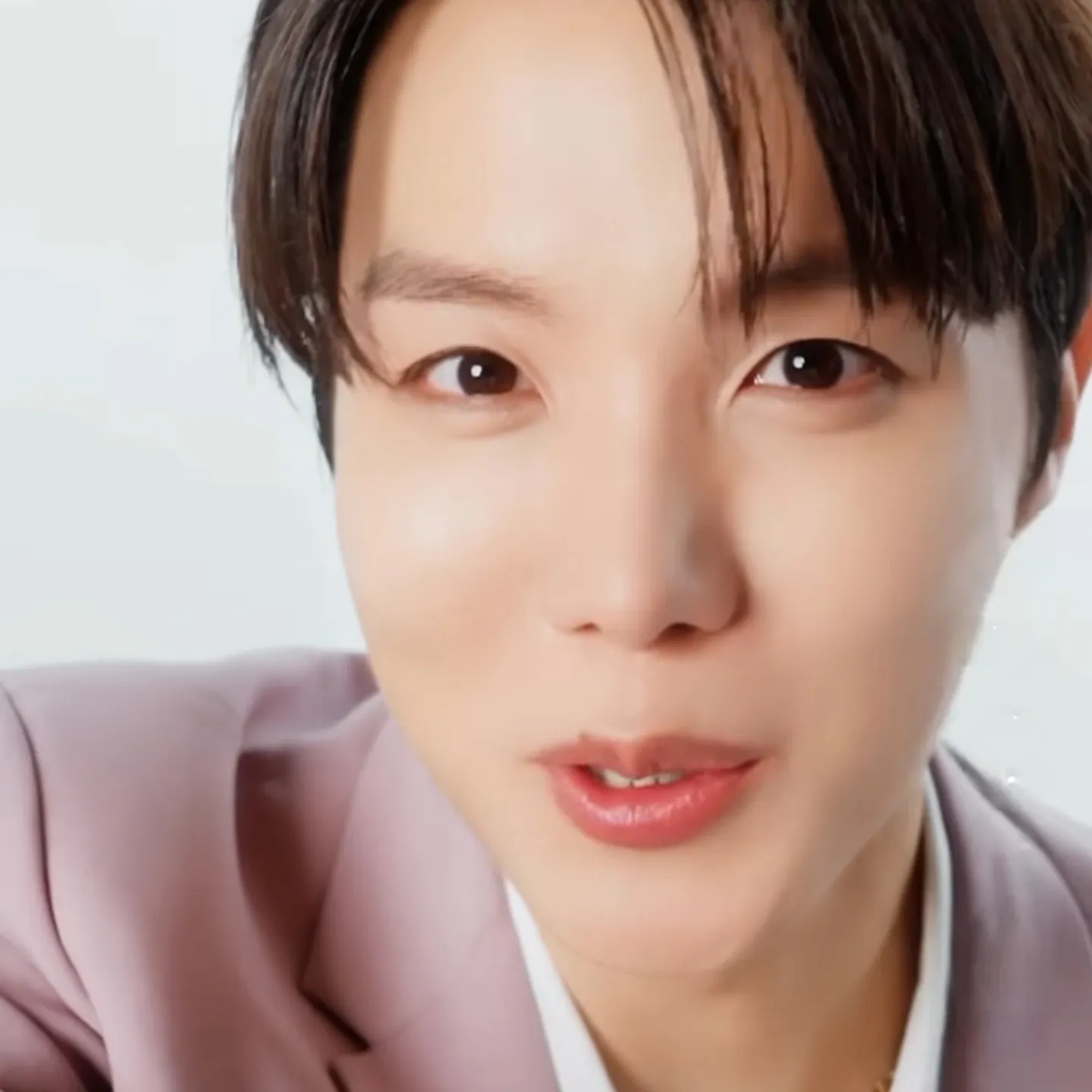 Foto terbaru j-hope (BTS)