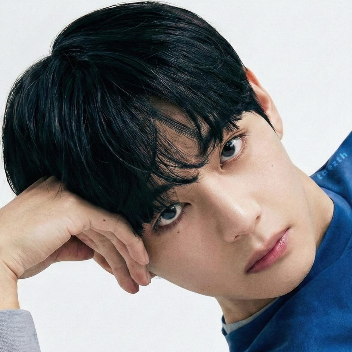 V (防彈少年團)的最新活動照片