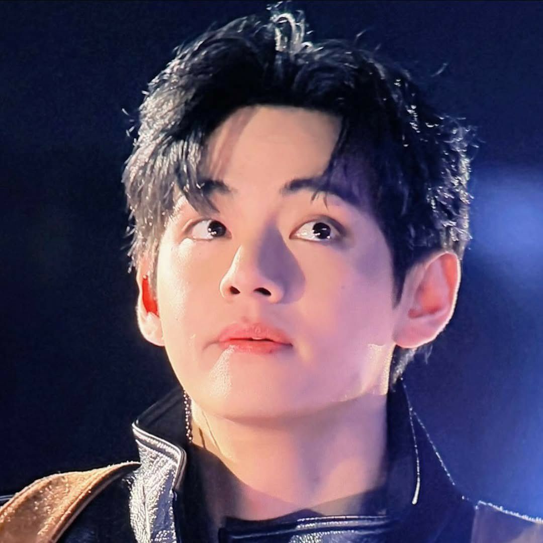 뷔 (방탄소년단) 최근 활동샷