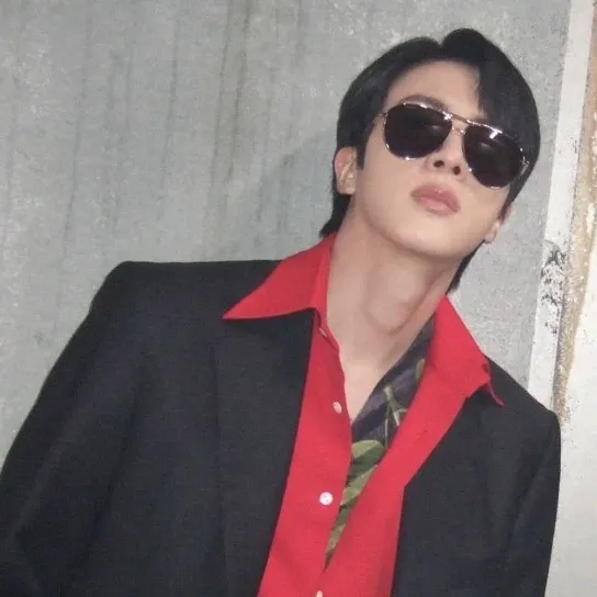 Momen yang diabadikan oleh penggemar Jin (BTS)