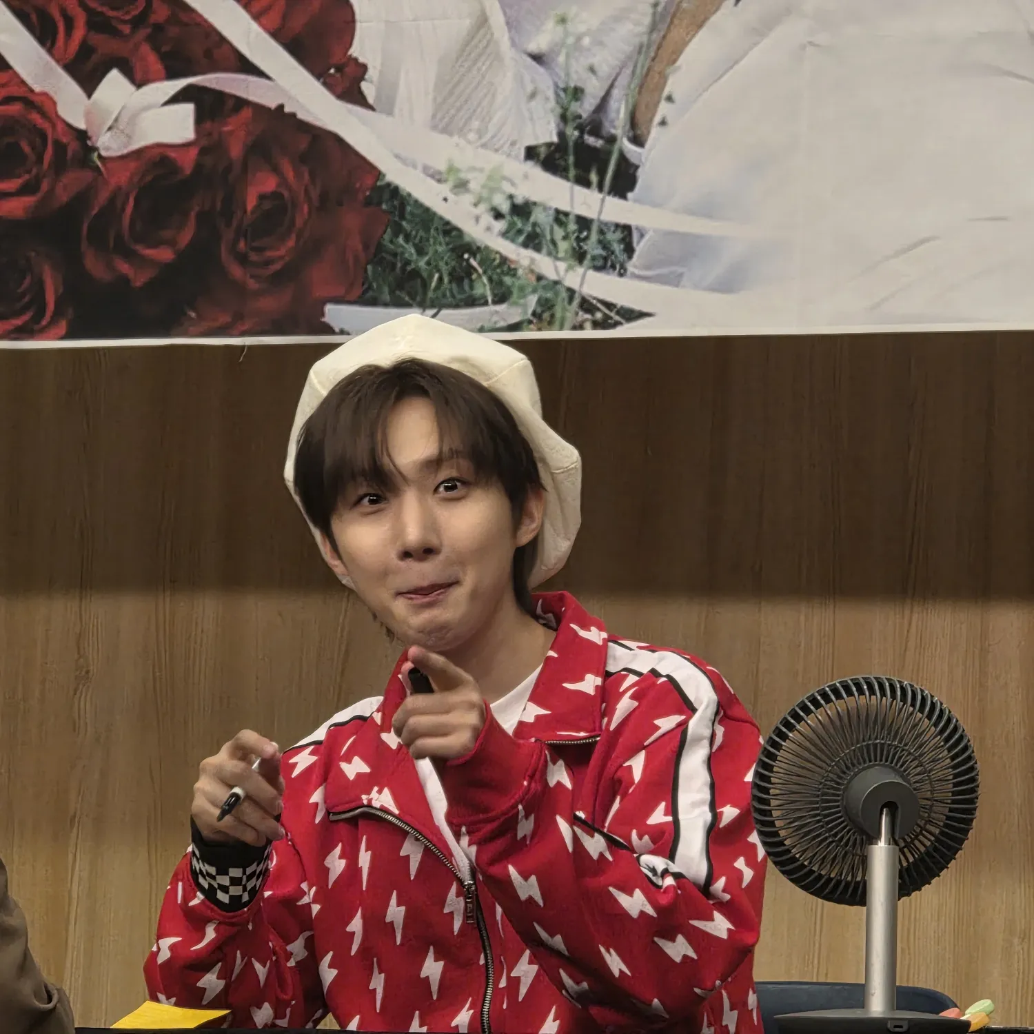 Recent activity shot of Hui (PENTAGON)