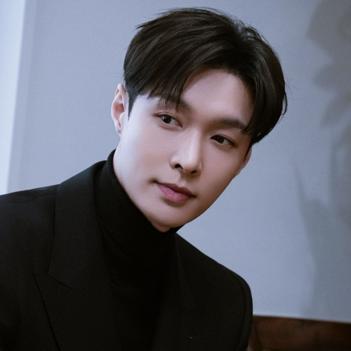 Behind-the-scenes cut of Lay (EXO)