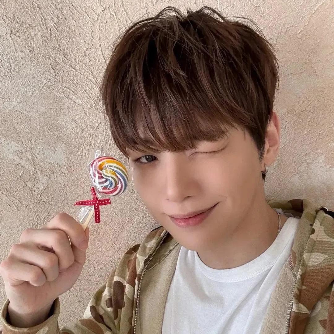 강다니엘의 비하인드 컷