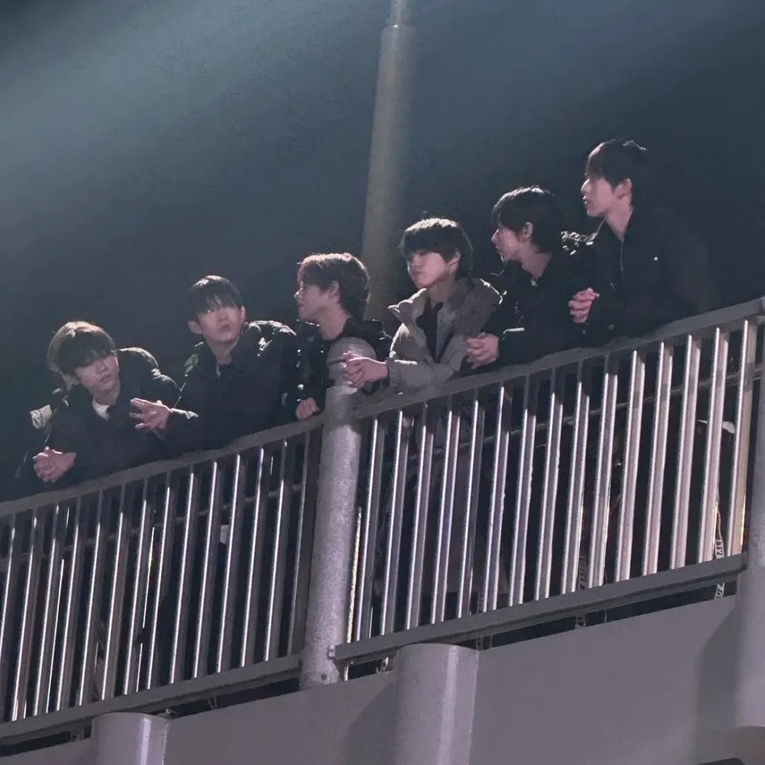 A moment captured by JL (AHOF)'s fan