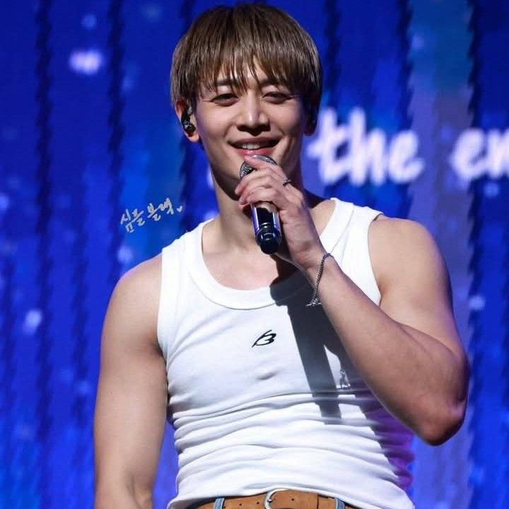 Behind-the-scenes cut of Minho (SHINee)