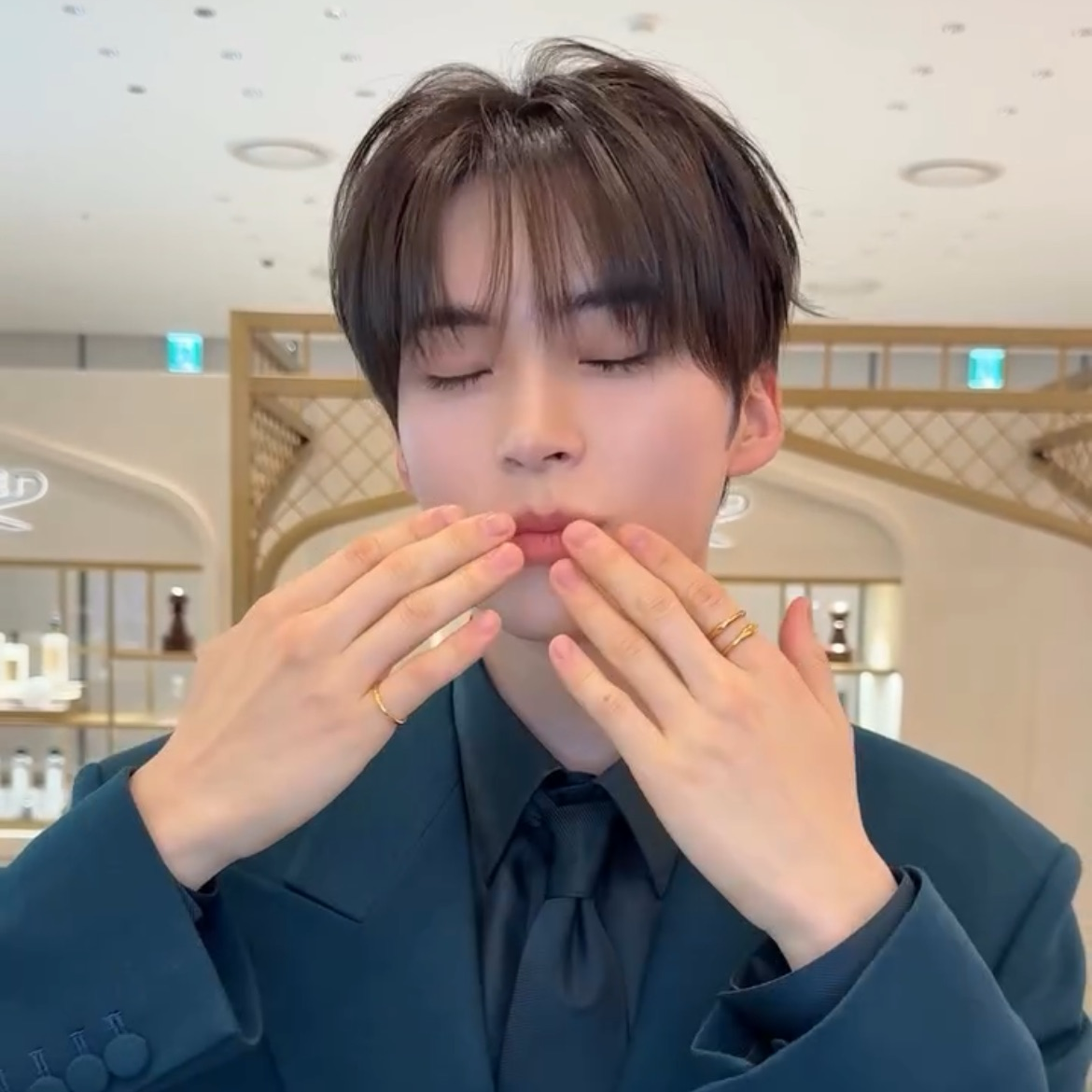 A moment captured by Sung Hanbin (ZEROBASEONE)'s fan