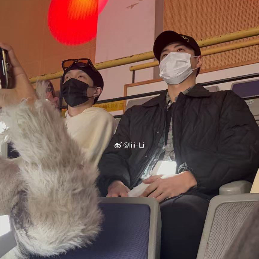 Latest photo of Lay (EXO)