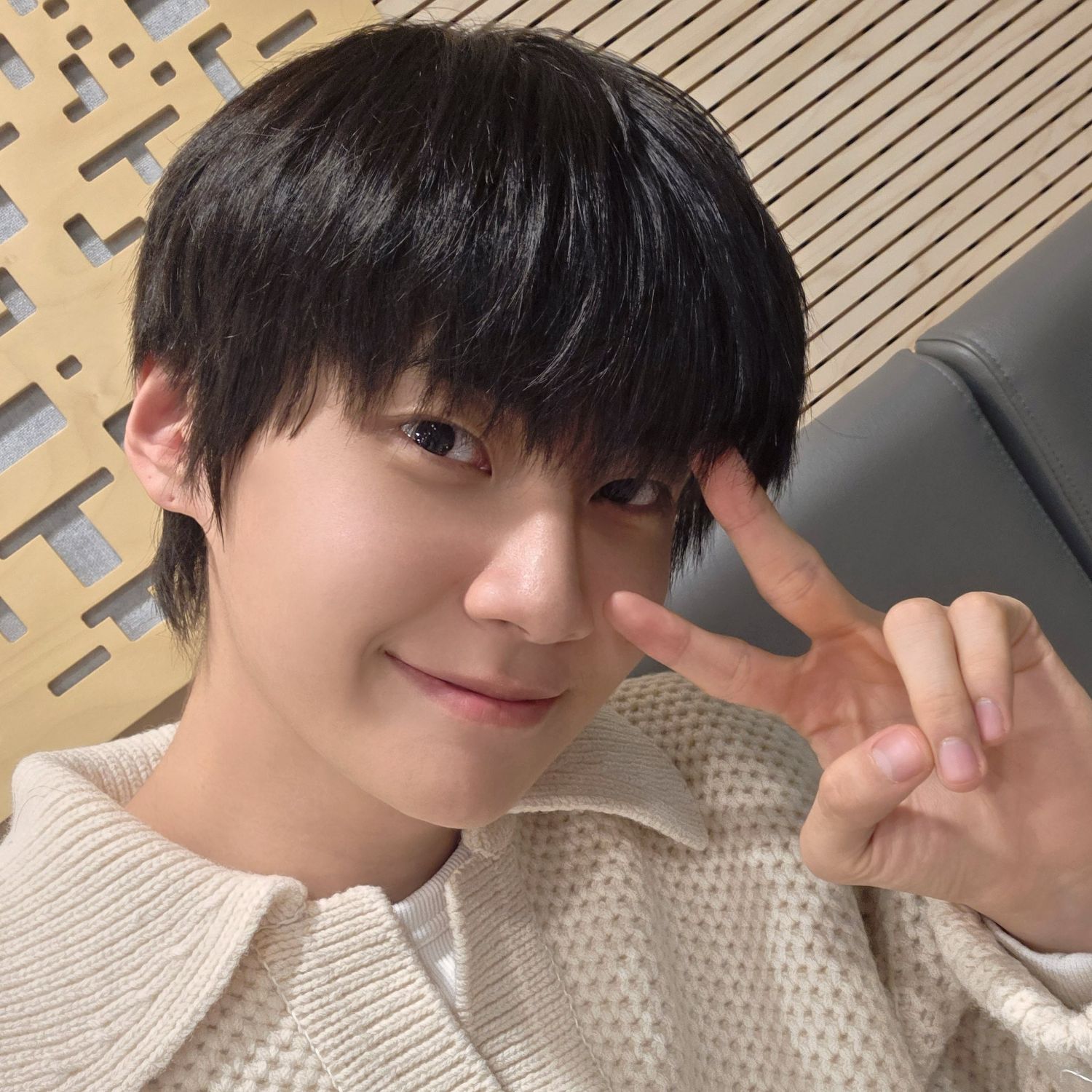 Behind-the-scenes cut of Lee Jinhyuk