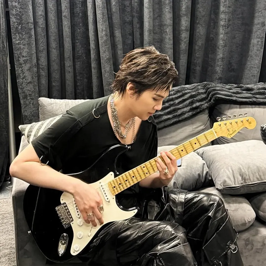 Foto aktivitas terbaru SUGA (BTS)
