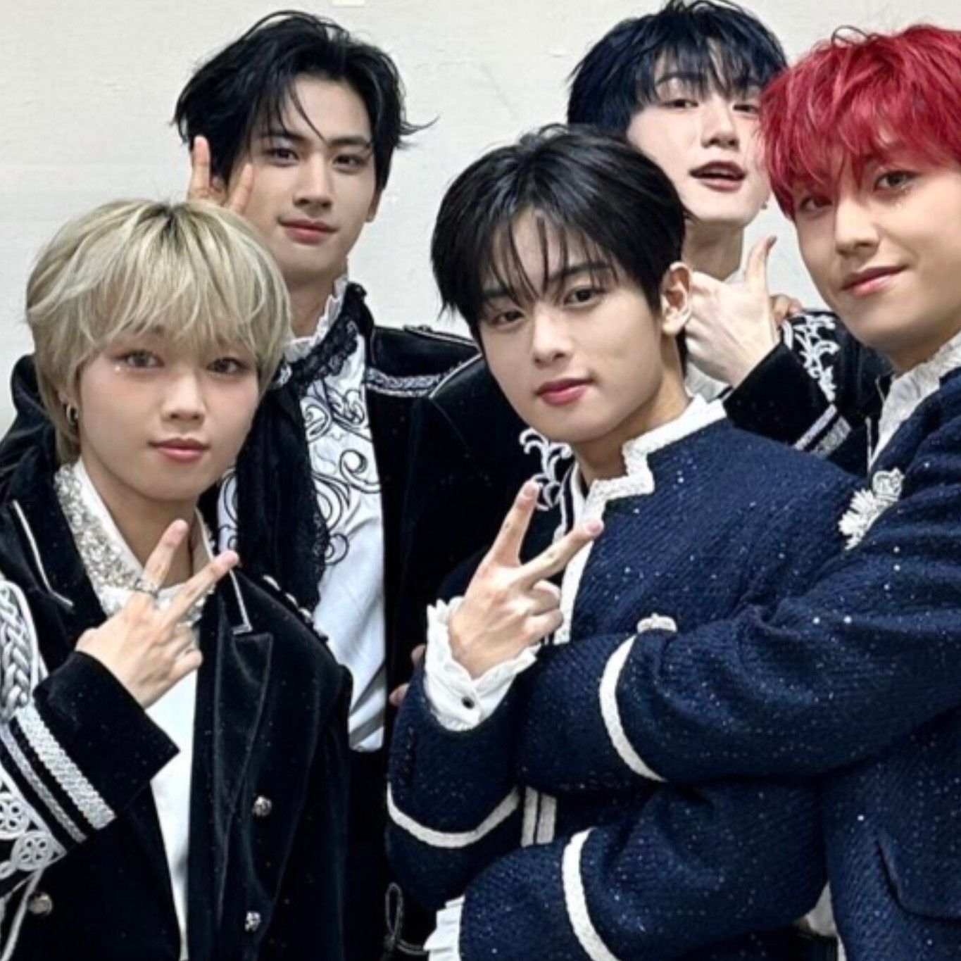 Behind-the-scenes cut of YOUNITE