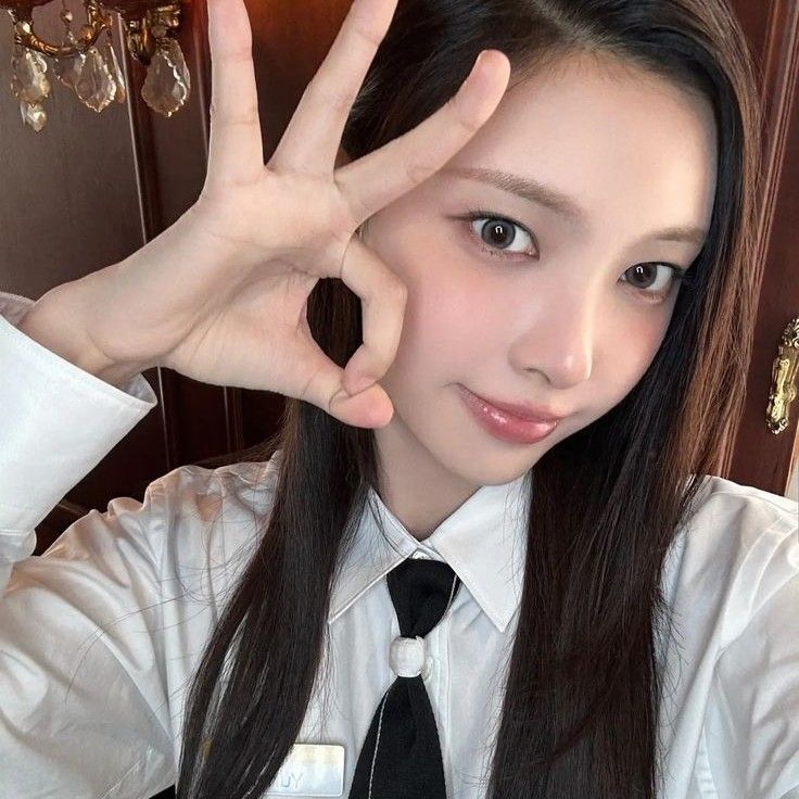 Recent activity shot of ILLIT