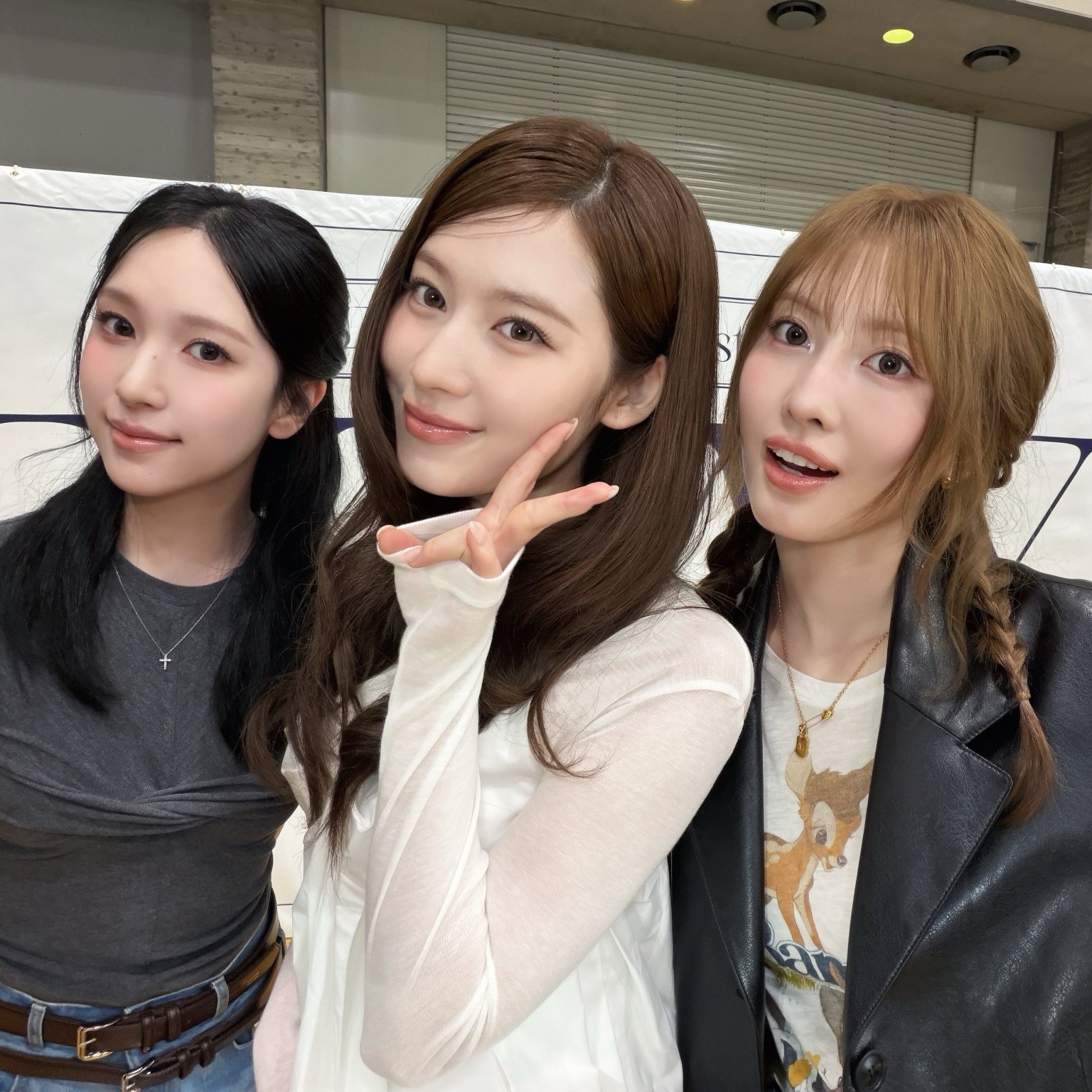 사나 (TWICE)의 비하인드 컷