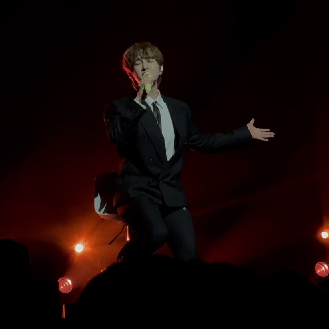 Behind-the-scenes cut of Onew (SHINee)