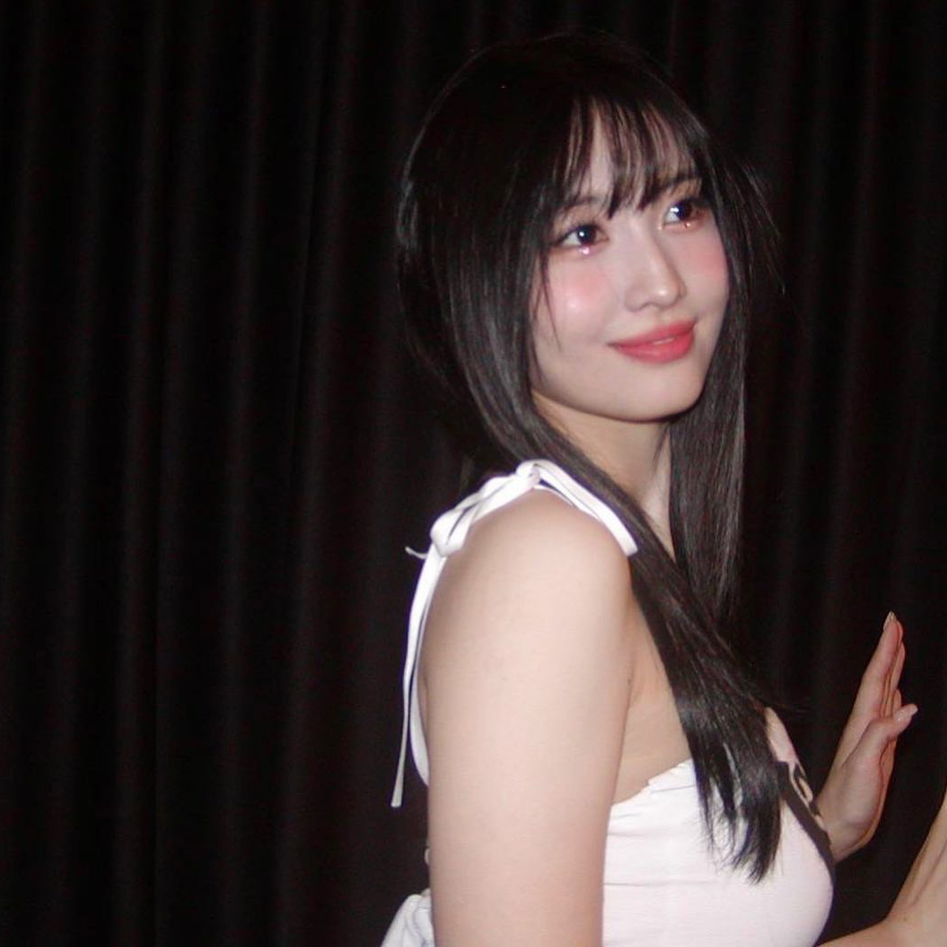 A moment captured by Momo (TWICE)'s fan