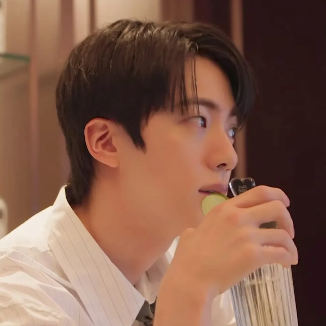 ジン (BTS)の最新写真