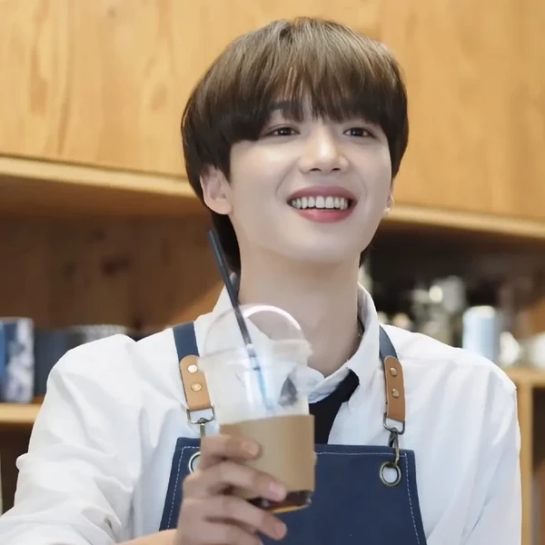 투표로 선정된 임영민의 인기 프로필 이미지