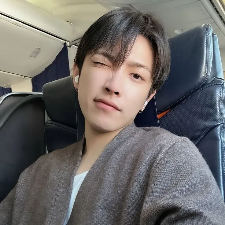 弘中 (ATEEZ)的最新活動照片