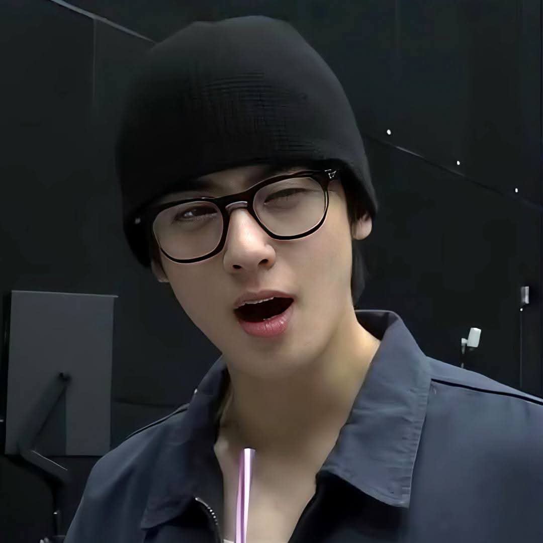 A moment captured by Eunwoo (ASTRO)'s fan