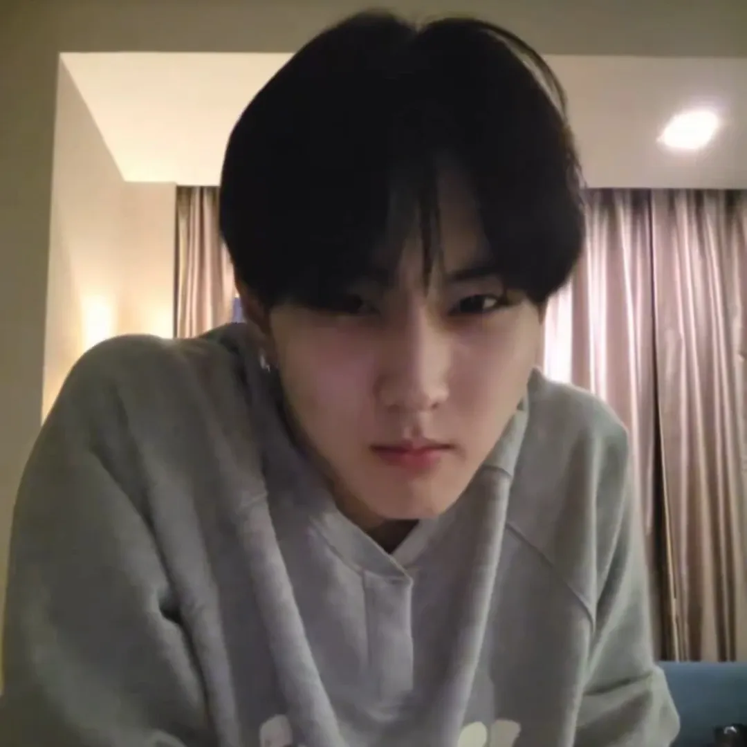 Foto aktivitas terbaru Jungwon (ENHYPEN)