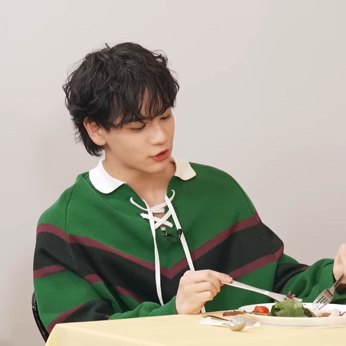 Recent activity shot of Mamehara Issei (JO1)