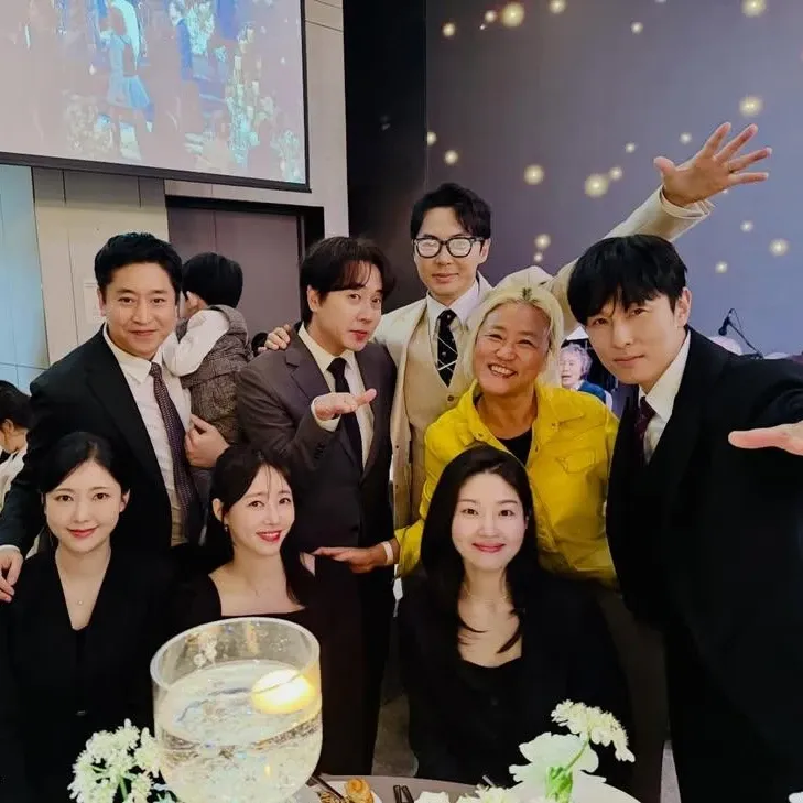 Behind-the-scenes cut of Lee Minwoo (SHINHWA)