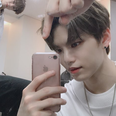 Behind-the-scenes cut of Gyehyeon (VERIVERY)