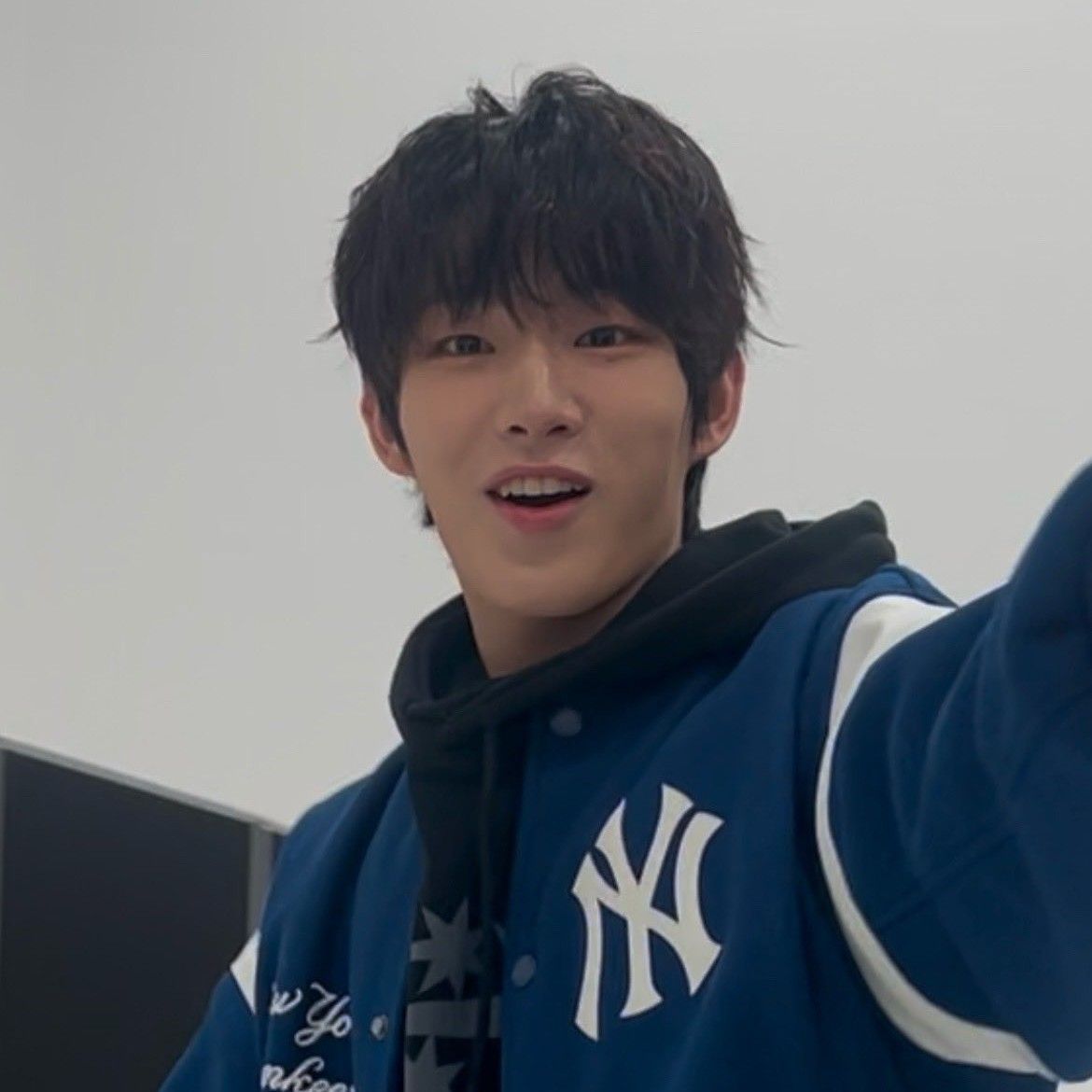 A moment captured by Steven (AHOF)'s fan