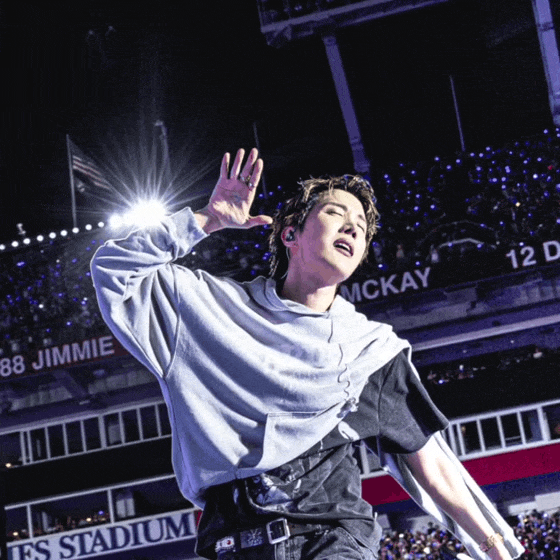 Momen yang diabadikan oleh penggemar j-hope (BTS)