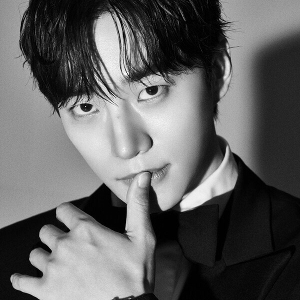 Behind-the-scenes cut of Junho (2PM)