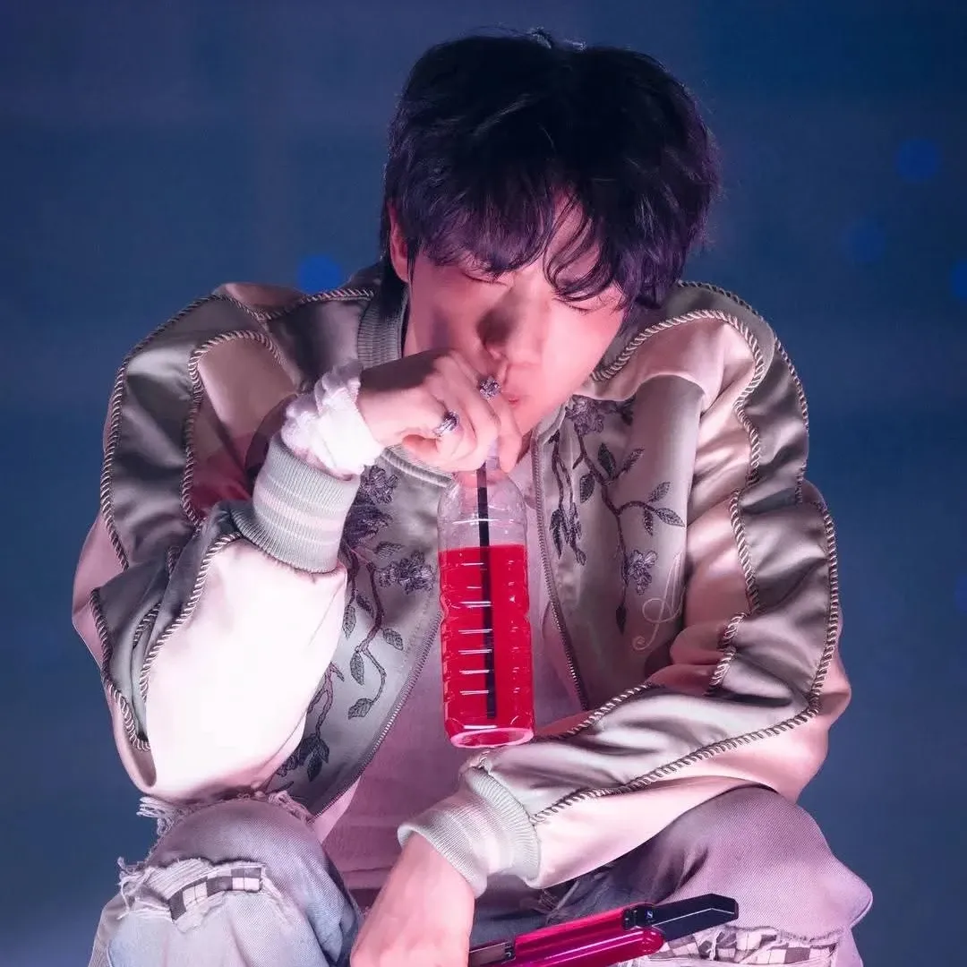 Momen yang diabadikan oleh penggemar Jin (BTS)